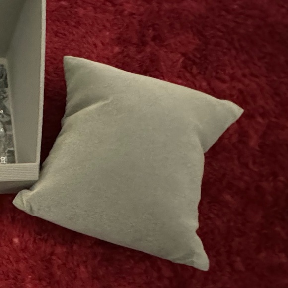 Four Brand new Guess watch boxes - Picture 4 of 10